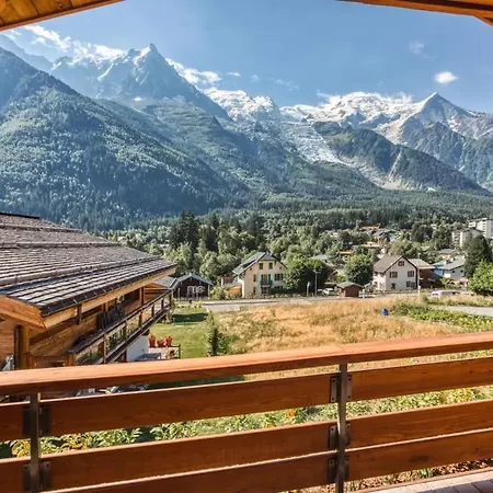 With Jacuzzi Facing The Alps In Nyaraló Chamonix